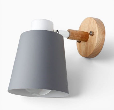 Applique murale Lumeoo style nordique avec abat-jour gris, support en bois naturel et détails blancs pour chambre cosy