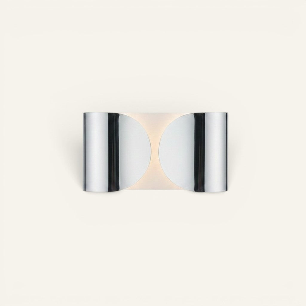 Applique murale design moderne Lumeoo en métal chromé avec deux formes demi-cercles diffusant une lumière douce