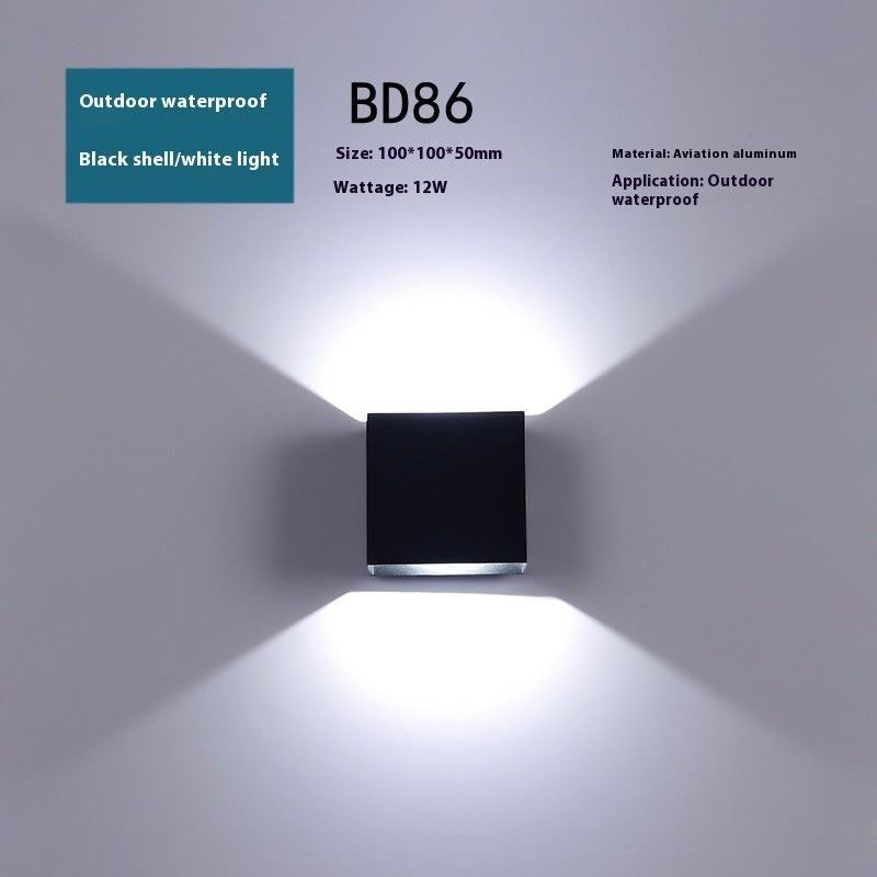 Applique murale extérieure Lumeoo GATILUX en aluminium noir, éclairage LED blanc bidirectionnel étanche.