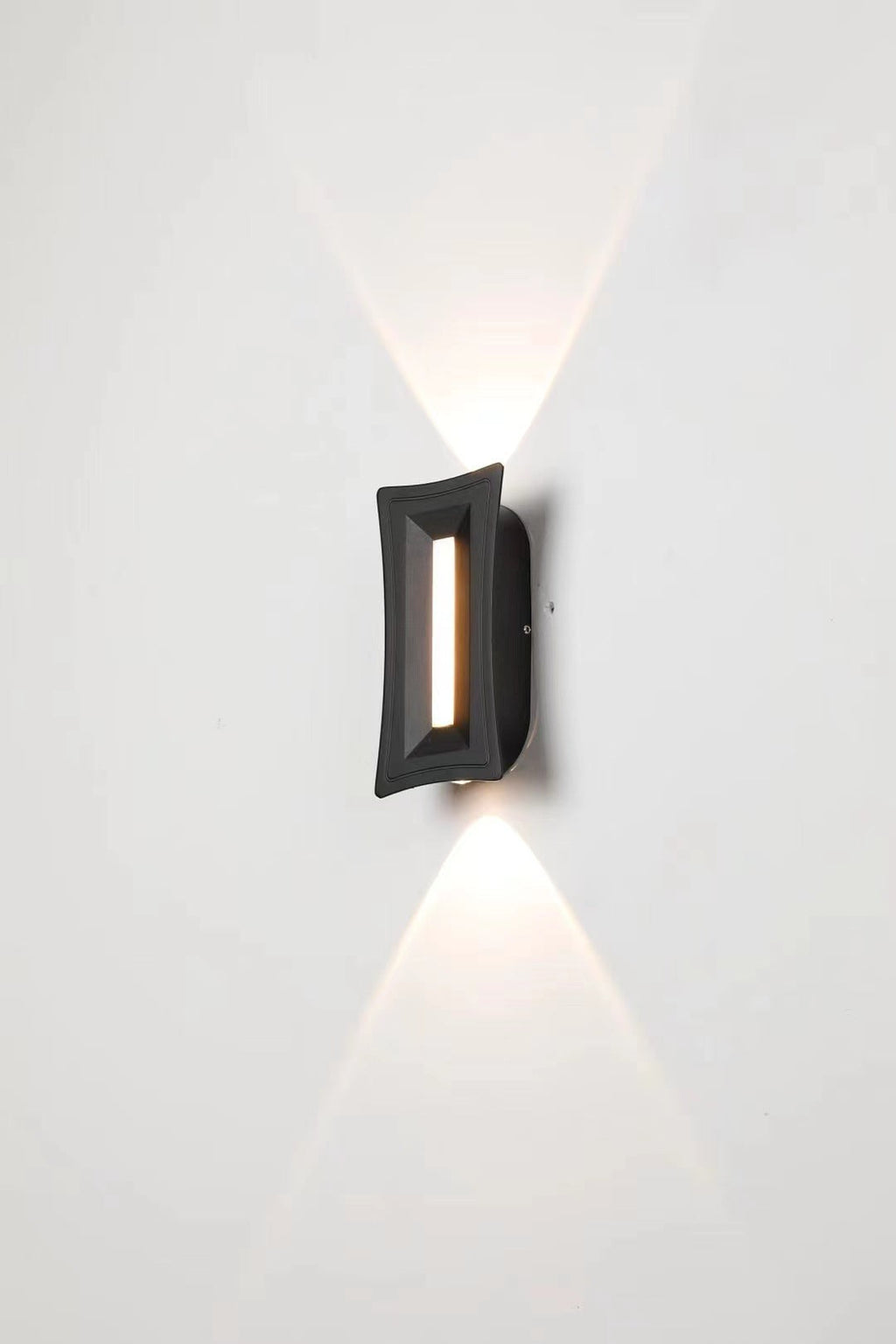 Applique murale extérieure Lumeoo COURYA noire à double faisceau lumineux LED pour jardin et terrasse