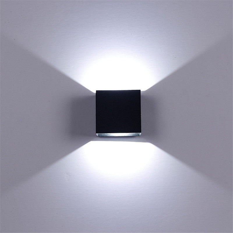 Applique murale extérieure LED Lumeoo noire carrée avec faisceau lumineux bidirectionnel pour jardin et façade
