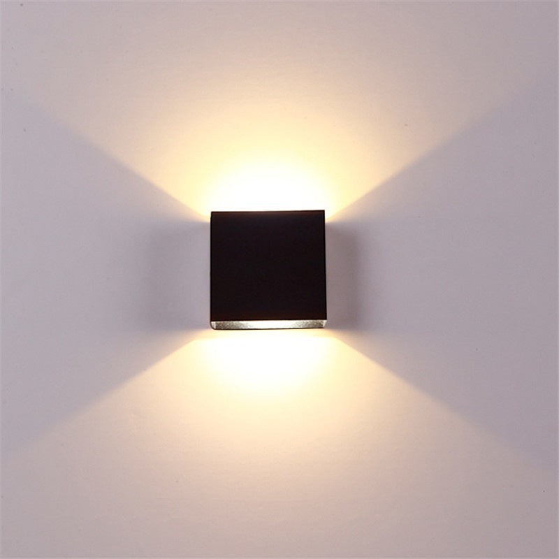 Applique murale extérieure Lumeoo GATILUX noire carrée avec éclairage LED bidirectionnel pour jardin et façade
