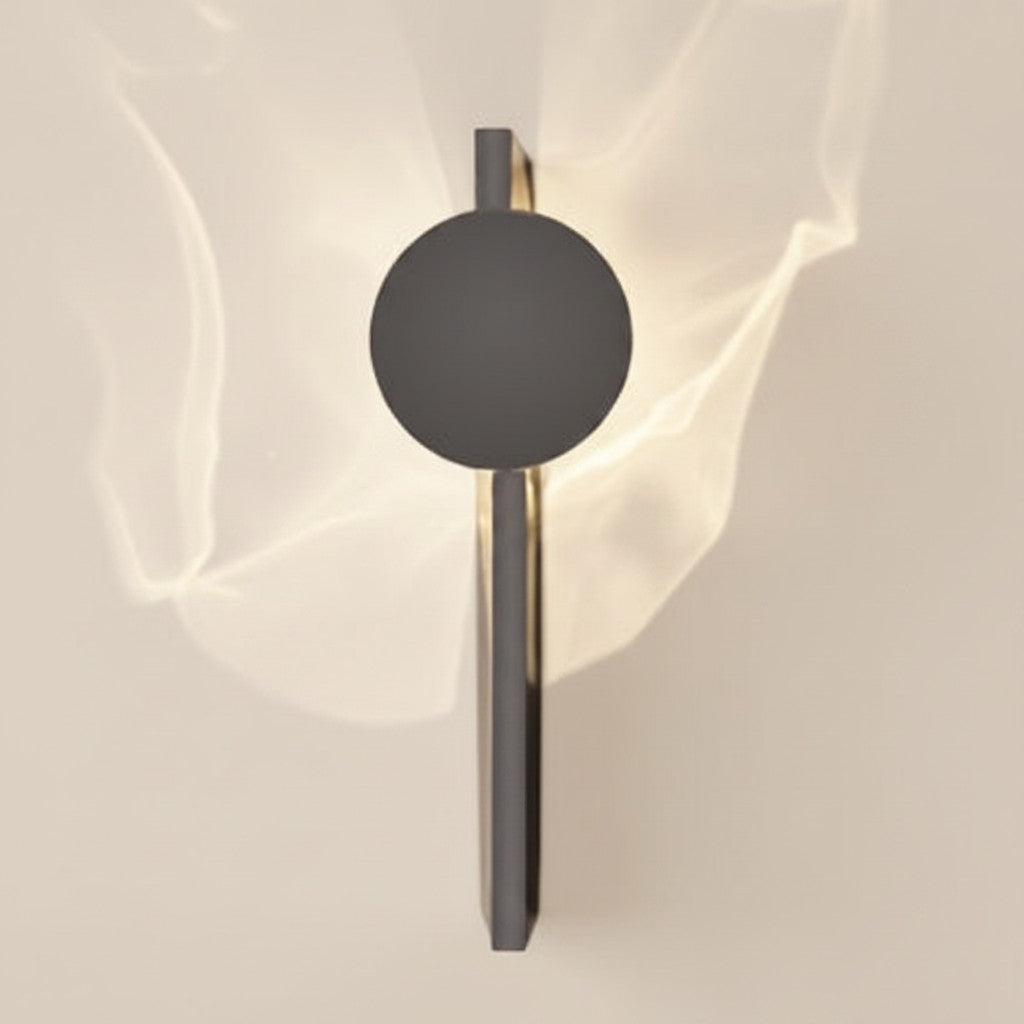 Applique murale Lumeoo STEELIX en inox noir au design minimaliste diffusant une lumière LED douce et ondulée