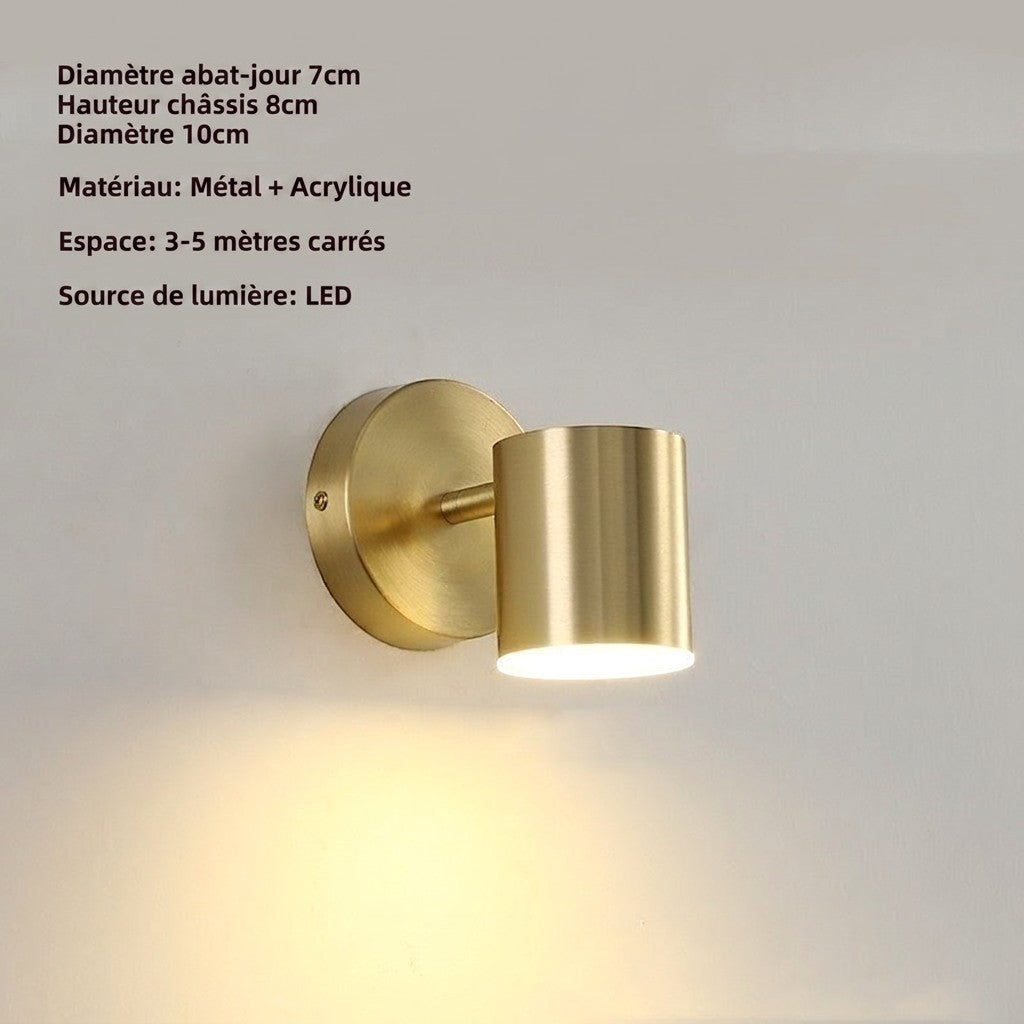 Applique murale LED pivotante Lumeoo en métal doré, design cylindrique moderne pour un éclairage de chevet élégant.
