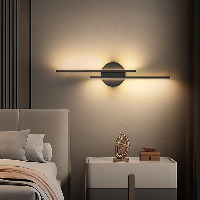 Applique murale Lumeoo LINEWA double linéaire LED noire dimmable, design moderne pour salon ou chambre à coucher.