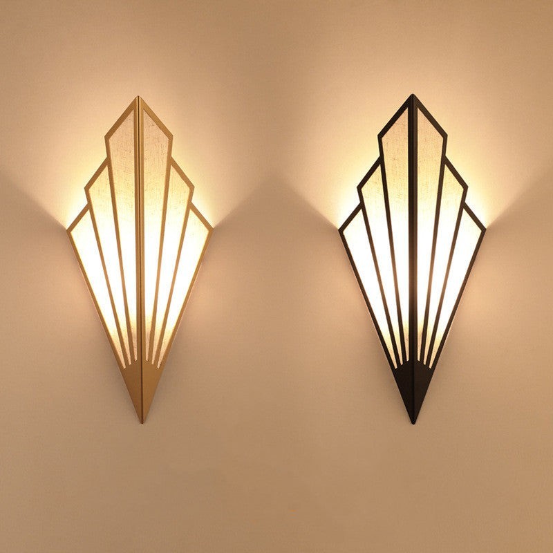Appliques murales Lumeoo triangulaires style Art Déco avec éclairage LED diffus pour couloir ou escalier Image