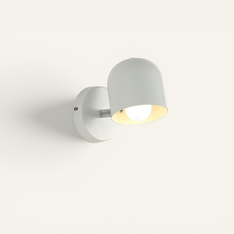 Applique murale Lumeoo Macaron au design nordique minimaliste en métal blanc diffusant une lumière LED chaleureuse