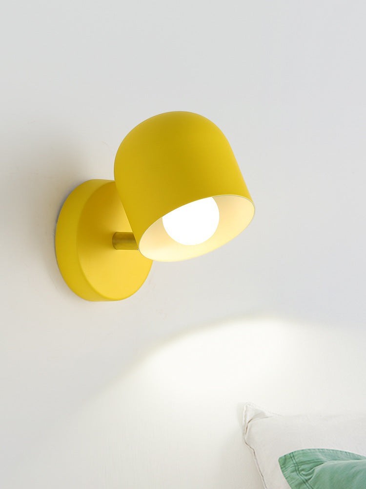 Applique murale Lumeoo Macaron jaune au design nordique minimaliste avec éclairage LED diffusant une lumière douce
