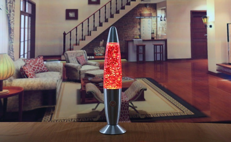Lampe à lave Lumeoo rouge à paillettes avec base en aluminium, idéale pour une ambiance relaxante dans un salon.