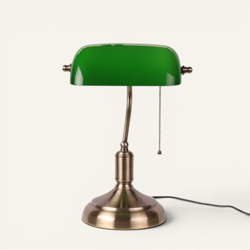 Lampe de bureau banquier Lumeoo avec abat-jour en verre vert et base en métal finition laiton vieilli style vintage