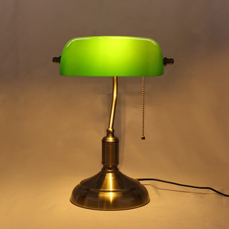 Lampe de bureau banquier Lumeoo avec abat-jour en verre vert et base en métal doré style vintage