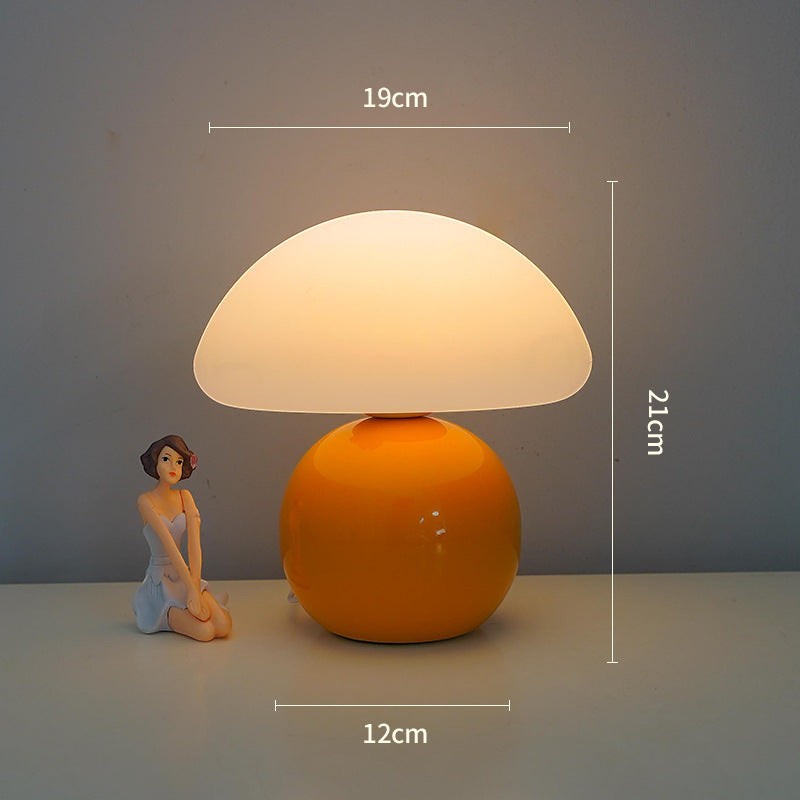 Lampe champignon Lumeoo jaune avec abat-jour blanc diffusant une lumière douce, rechargeable et télécommandée