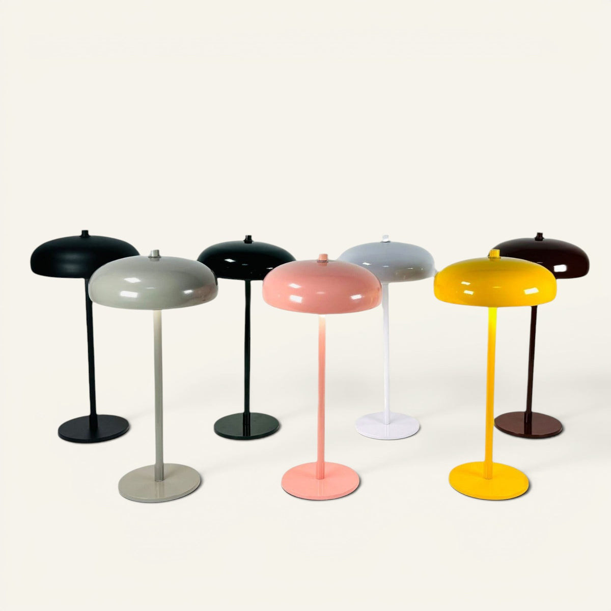 Collection de lampes champignon minimalistes rechargeables Lumeoo en divers coloris pour une ambiance cosy
