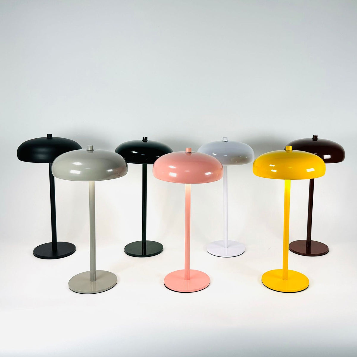 Collection de lampes champignon minimalistes rechargeables Lumeoo en divers coloris pour une ambiance cosy