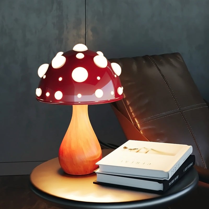 Lampe champignon Lumeoo rouge à pois lumineux sur une table de chevet, design moderne et ambiance chaleureuse.