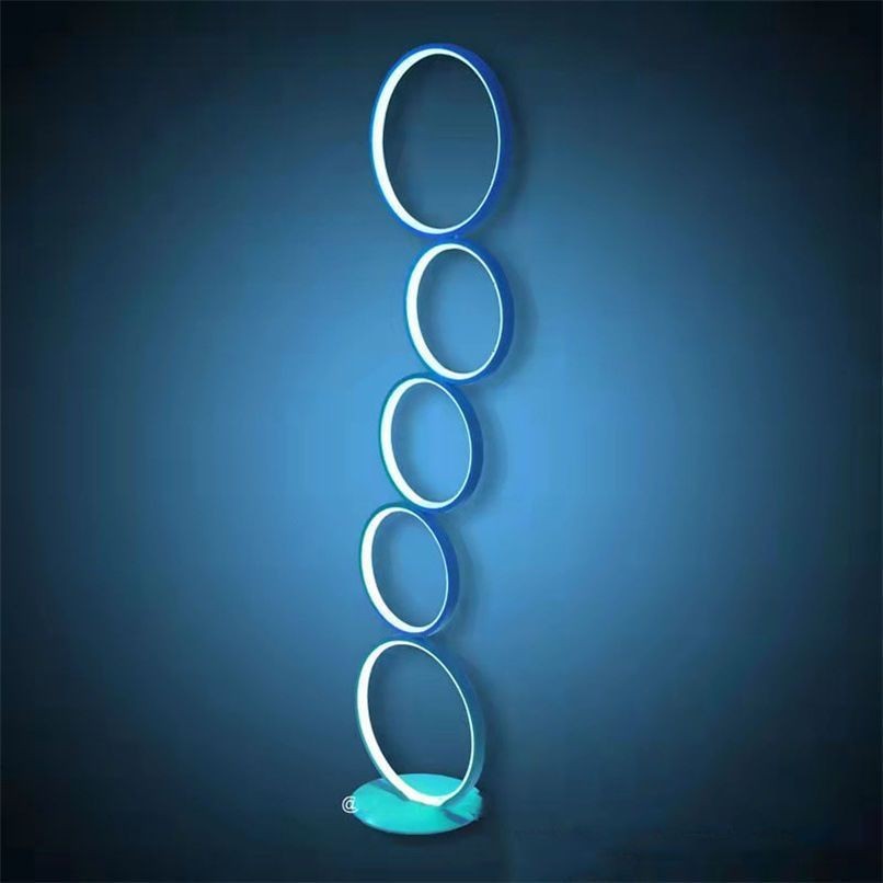 Lampe de chevet Lumeoo au design minimaliste composée de cinq anneaux lumineux bleus empilés verticalement