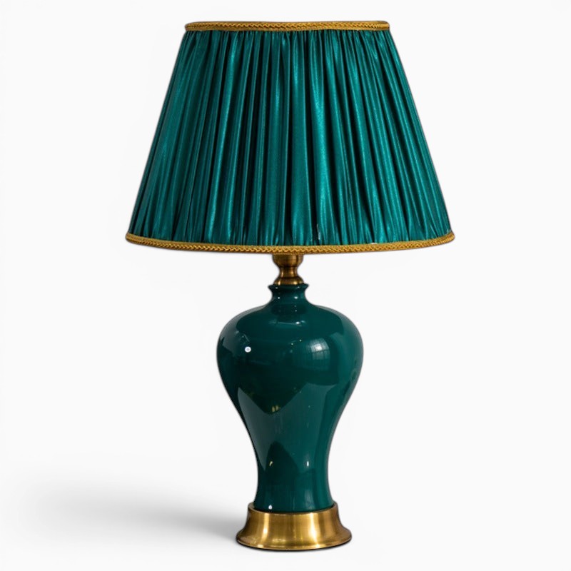 Lampe de chevet Lumeoo style européen avec pied en céramique vert émeraude et abat-jour plissé assorti