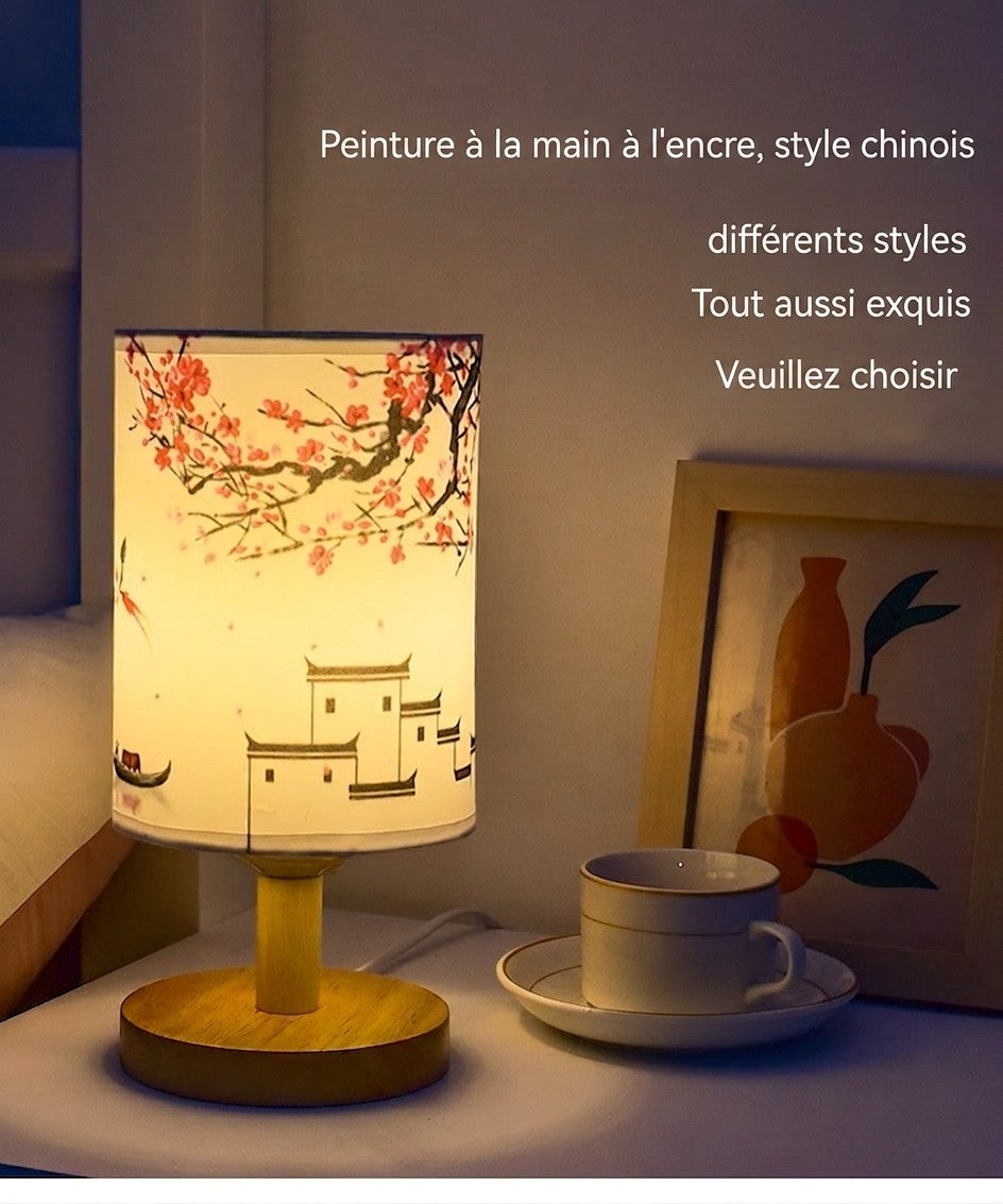 Lampe de chevet Lumeoo style chinois avec abat-jour peint à la main, motifs floraux et base en bois clair