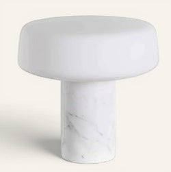 Lampe de chevet Lumeoo en marbre blanc avec abat-jour arrondi et commande tactile dimmable pour une ambiance douce