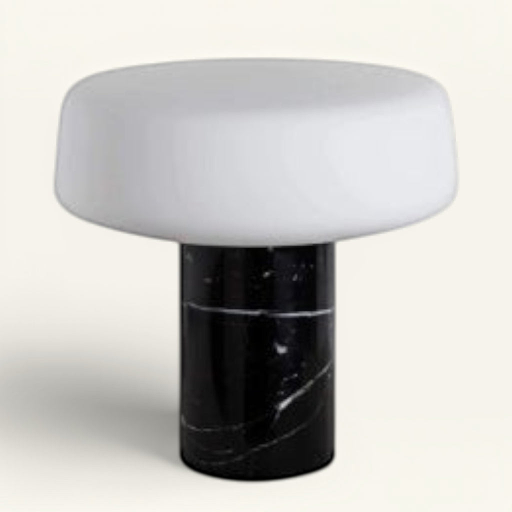 Lampe de chevet Lumeoo tactile avec base cylindrique en marbre noir et abat-jour blanc diffusant une lumière douce