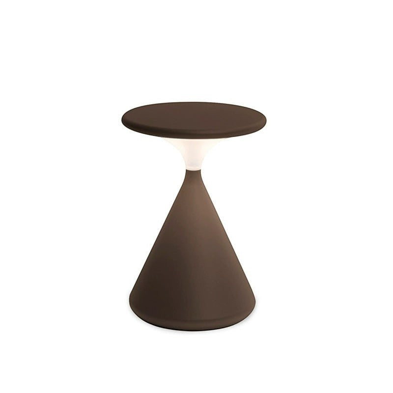 Lampe de chevet minimaliste Lumeoo marron au design conique épuré diffusant une lumière douce et apaisante