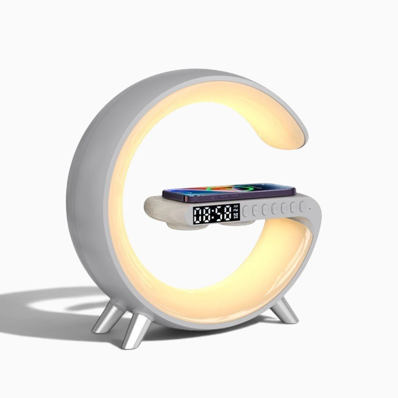 Lampe de chevet Lumeoo en forme de G avec éclairage RGB, chargeur sans fil, réveil numérique et haut-parleur Bluetooth.