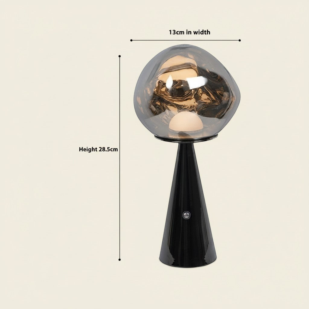Lampe à lave Lumeoo MAGMIX rechargeable au design minimaliste avec base noire et globe en verre fumé organique