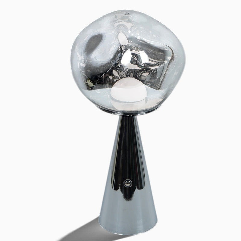 Lampe à lave Lumeoo rechargeable au design minimaliste avec base chromée et globe en verre transparent