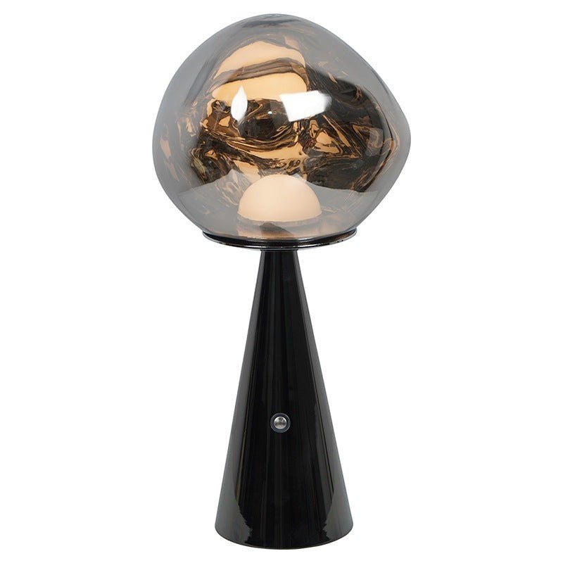 Lampe à lave Lumeoo rechargeable, design minimaliste noir avec globe en verre fumé pour une ambiance apaisante.