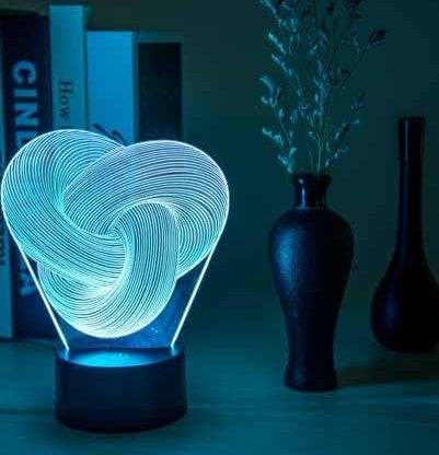 Lampe LED 3D Lumeoo en acrylique avec design torsadé lumineux bleu, idéale comme veilleuse moderne pour chambre.