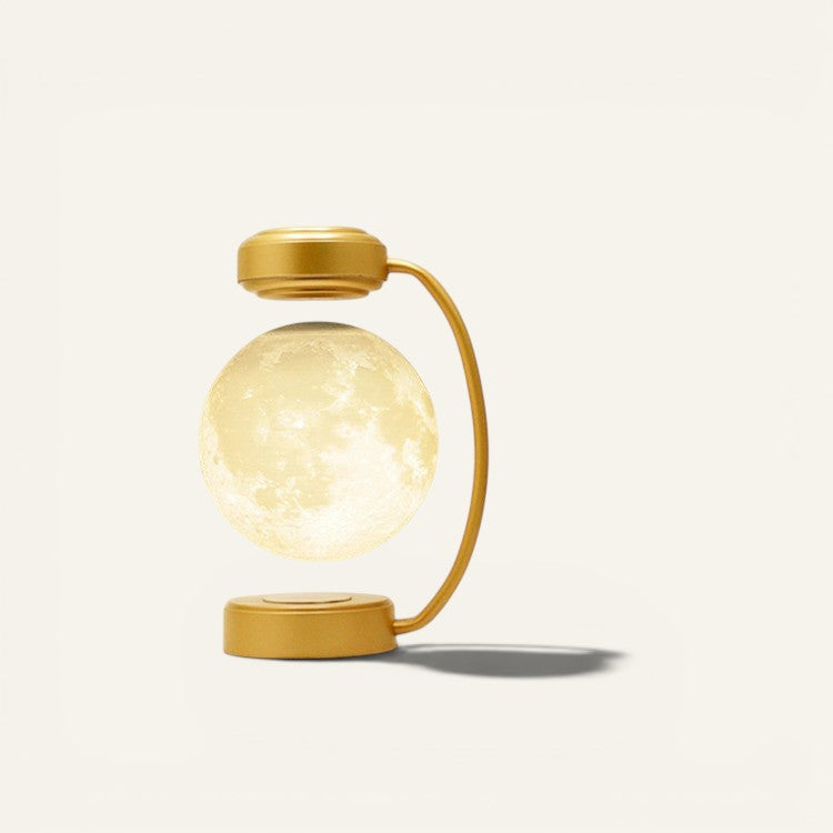 Lampe lune Lumeoo en lévitation magnétique avec support doré, sphère 3D rotative diffusant une lumière LED douce.