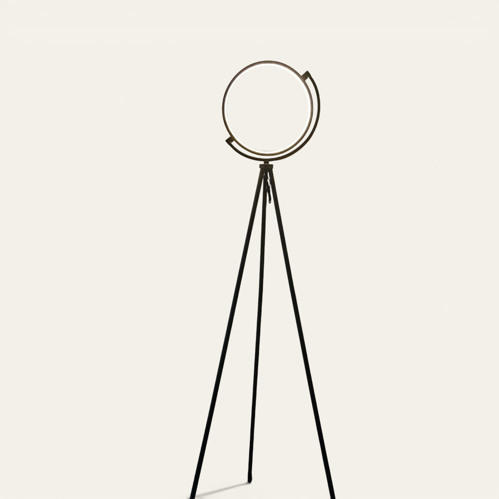 Lampe sur pied Lumeoo ALULUX en aluminium noir avec tête circulaire LED dimmable pour salon ou bureau moderne