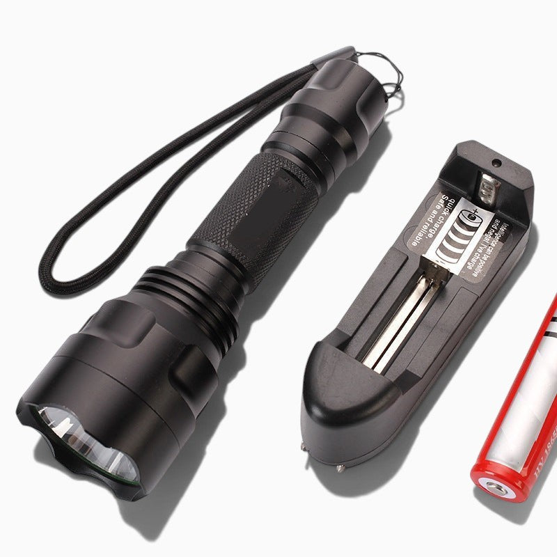 Lampe de poche LED Lumeoo en aluminium noir avec chargeur et batterie rechargeable pour une longue portée