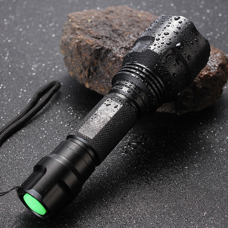 Lampe de poche LED Lumeoo BEAMOX en aluminium noir, étanche, idéale pour la randonnée et les urgences nocturnes.