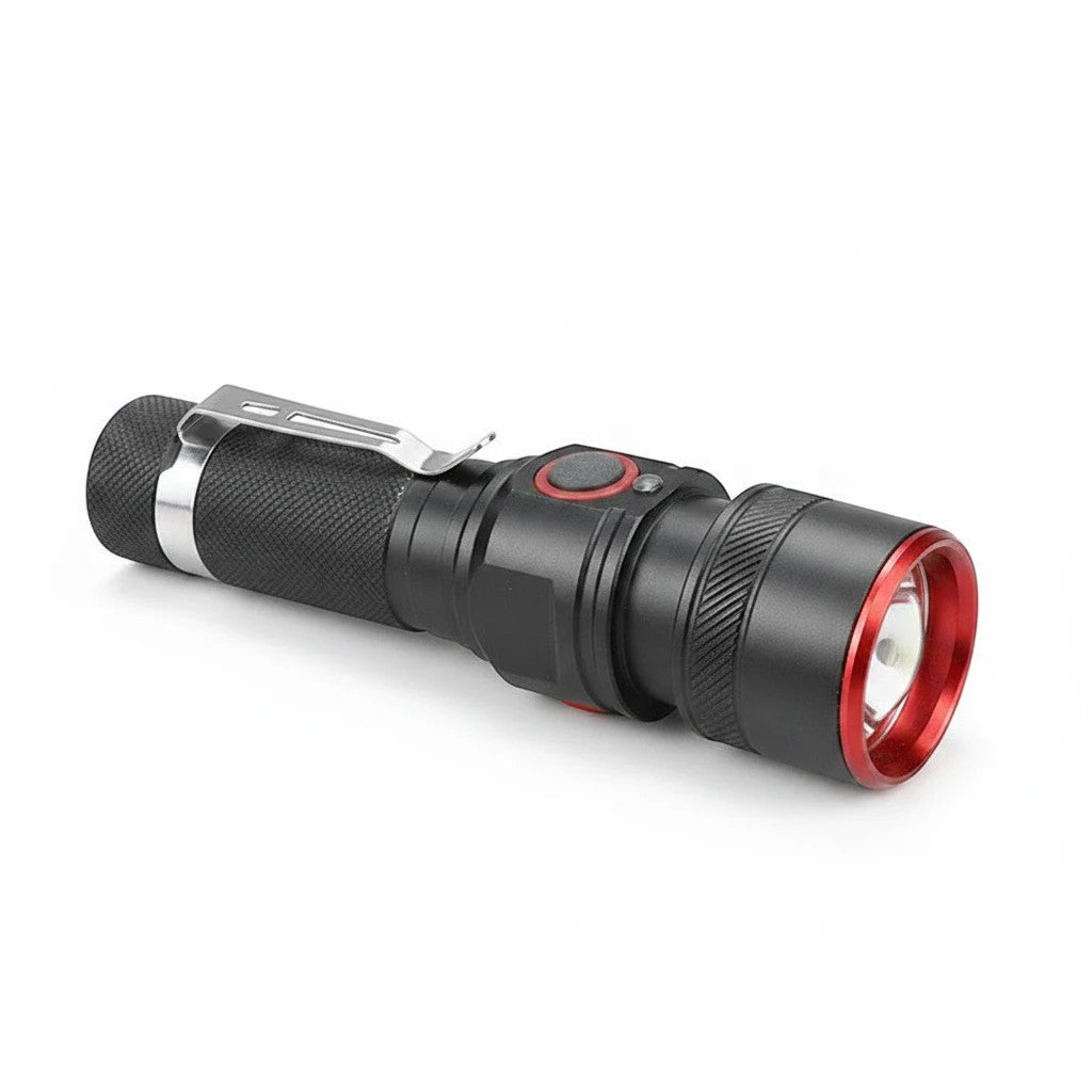 Lampe de poche LED Lumeoo compacte et rechargeable, noire avec bordure rouge, dotée d'un clip de fixation métallique.