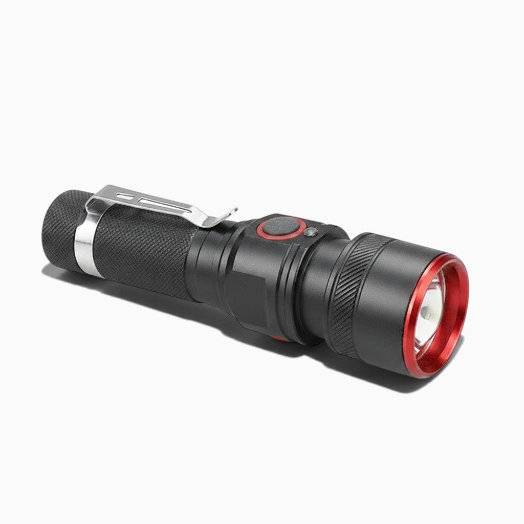 Lampe de poche LED Lumeoo compacte et rechargeable avec corps noir, bordure rouge et clip de fixation en métal