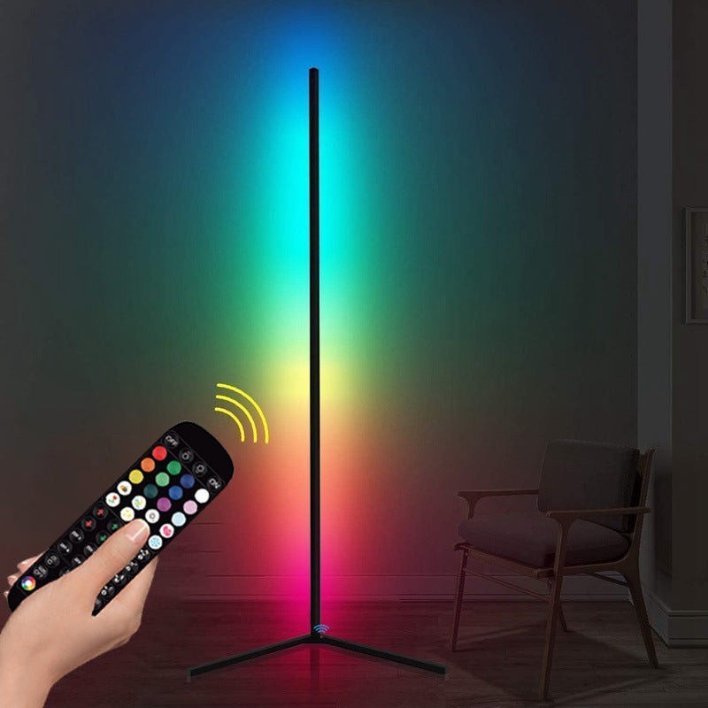 Lampadaire sur pied Lumeoo SYMPHOVA RGB connecté avec télécommande pour ambiance lumineuse moderne dans un salon