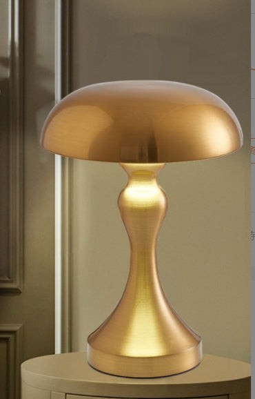 Lampe de table champignon Lumeoo dorée en métal avec éclairage LED tactile pour une ambiance chaleureuse et moderne
