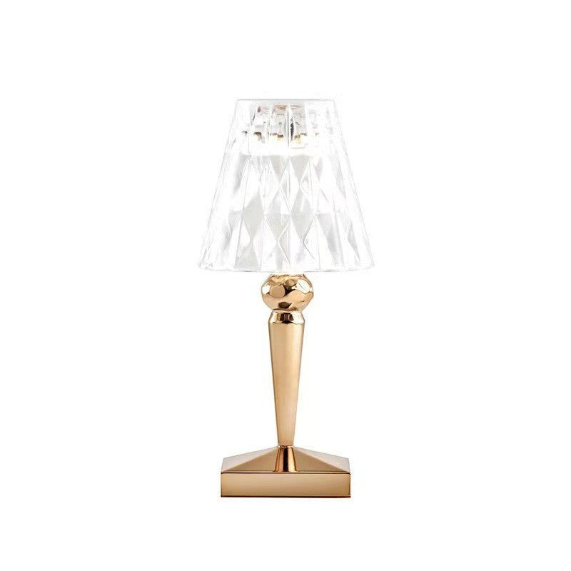 Lampe de table Lumeoo CRYSTIX rechargeable avec abat-jour en cristal facetté et pied doré élégant