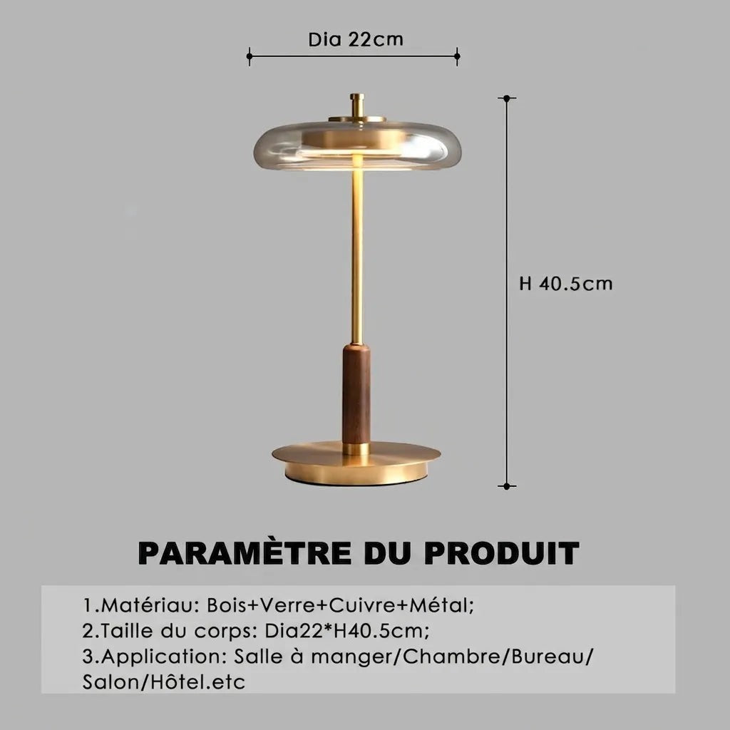 Lampe de table Lumeoo design en laiton, bois et verre avec éclairage diffus pour une ambiance luxueuse et chaleureuse