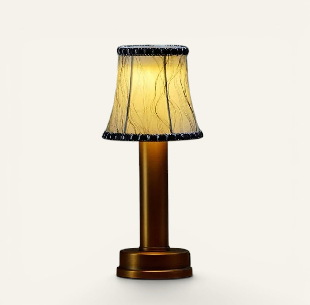 Lampe de table LED rechargeable Lumeoo avec abat-jour en tissu texturé et pied en métal bronze pour ambiance cosy