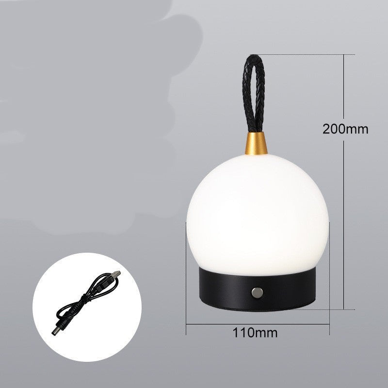 Lumeoo lampe de table rechargeable style camping avec globe blanc, base noire et poignée de transport en corde