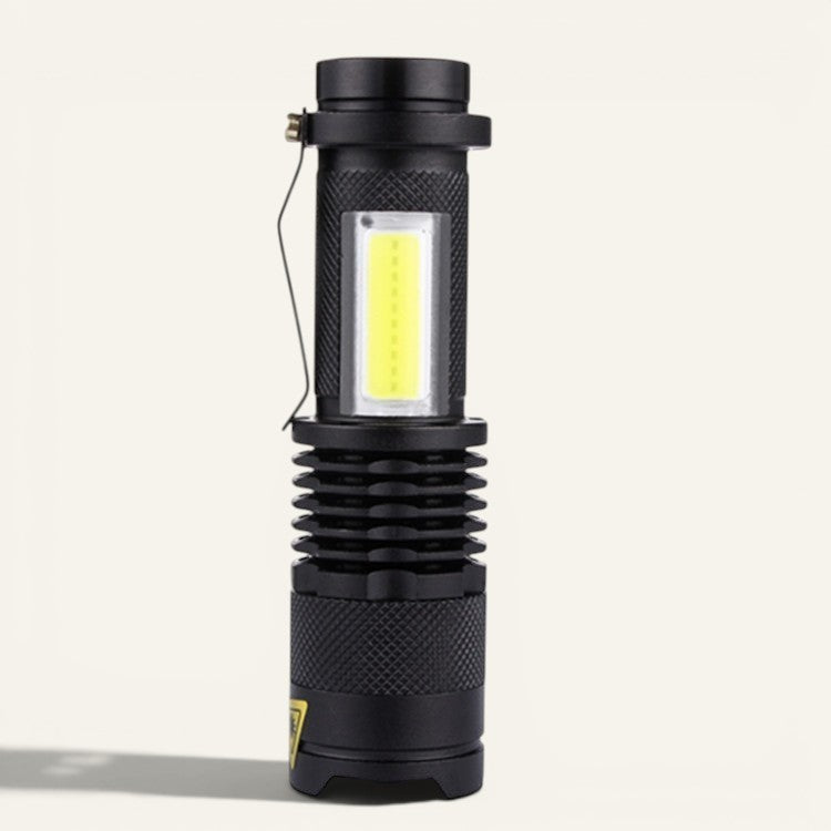 Lampe de poche LED COB Lumeoo en aluminium noir, rechargeable par USB, design compact et robuste pour le camping.