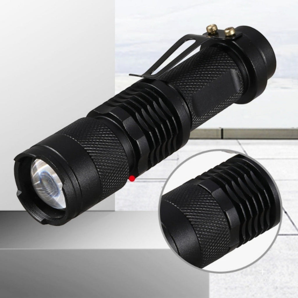 Lampe de poche LED COB Lumeoo rechargeable USB en aluminium noir, compacte et robuste avec clip de fixation