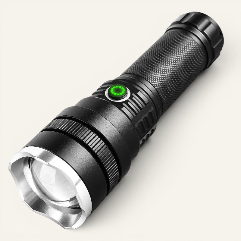 Lampe de poche LED Lumeoo rechargeable, noire, robuste, portée 2000m, idéale pour camping, randonnée et urgences.