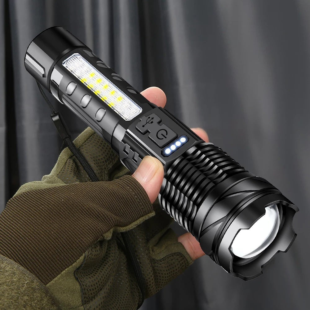 Lampe torche LED Lumeoo 5000 lumens rechargeable noire avec faisceau puissant et indicateur de charge