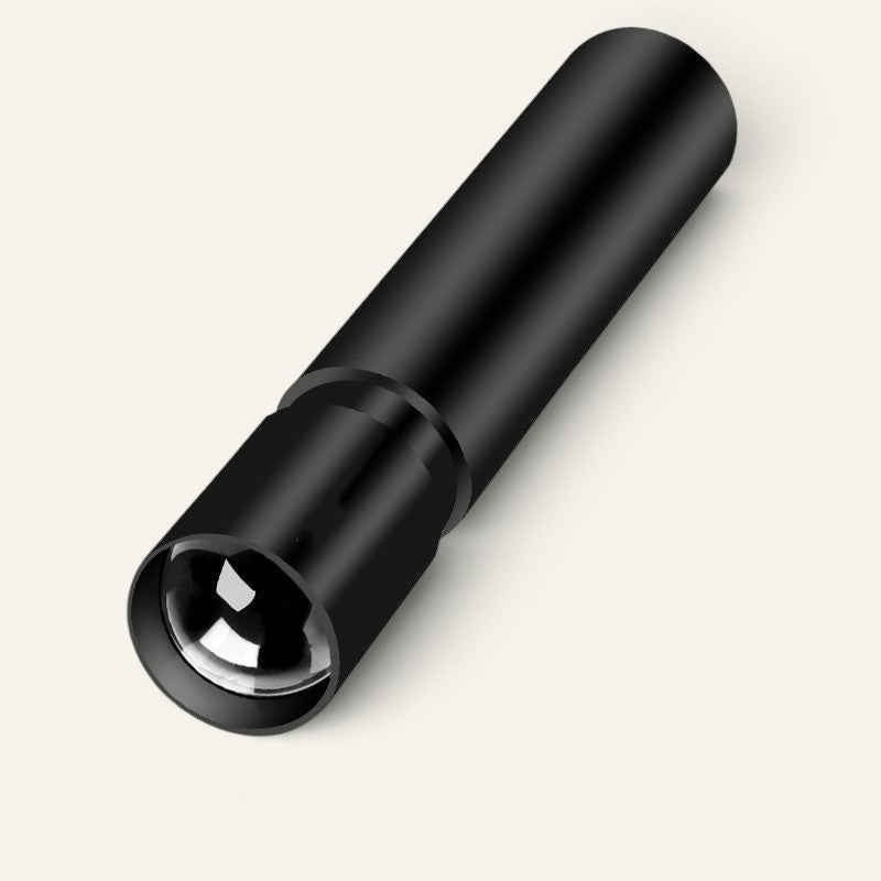 Mini lampe de poche LED Lumeoo noire compacte et puissante pour le camping, la randonnée ou les urgences.