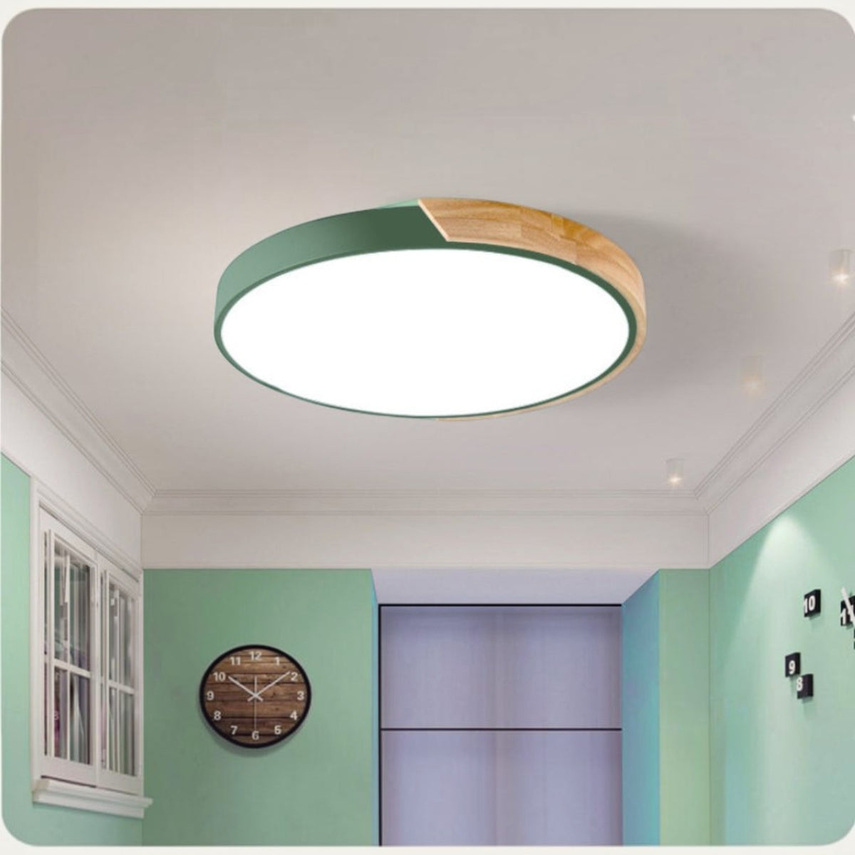 Plafonnier LED Lumeoo rond style nordique vert et bois pour une ambiance douce et chaleureuse dans une chambre
