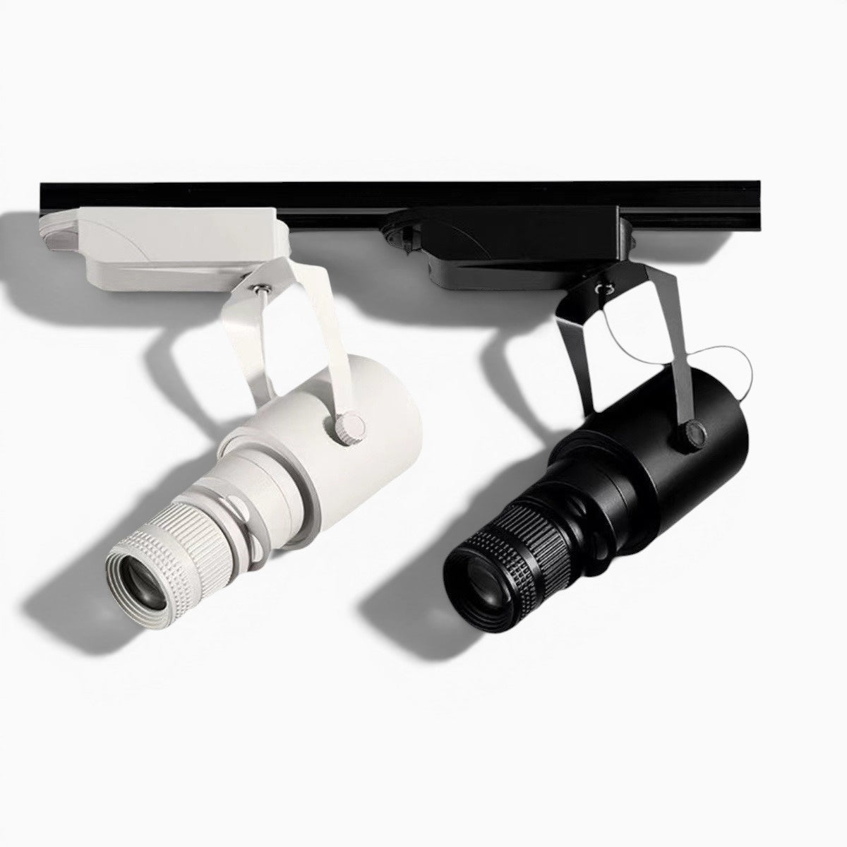 Spots LED orientables Lumeoo sur rail, un blanc et un noir, pour un éclairage précis et moderne de vos intérieurs.