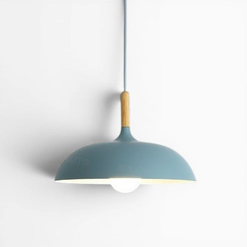 Suspension Lumeoo bleu mat avec détails en bois clair, design scandinave minimaliste pour éclairage intérieur